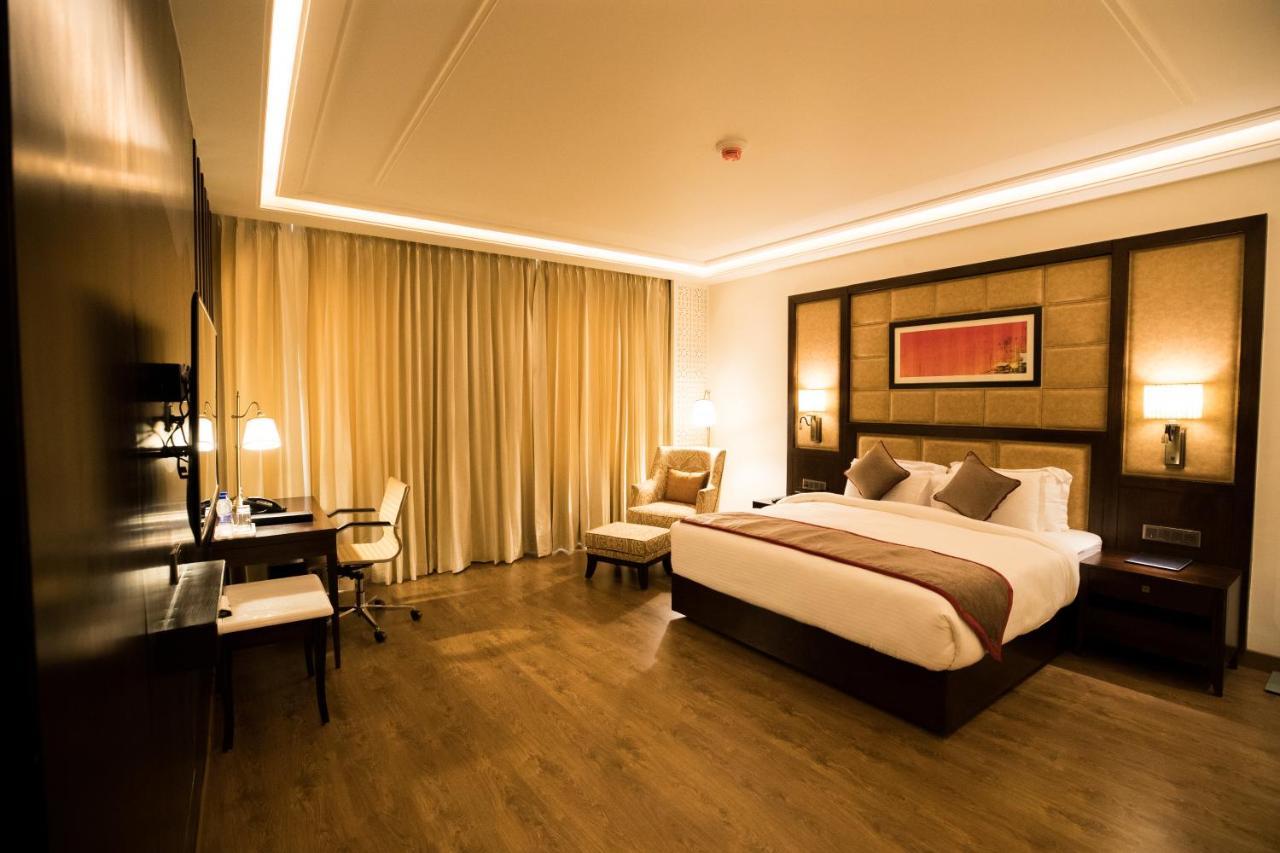 Ramada By Wyndham Kapurthala Hotel Exterior photo